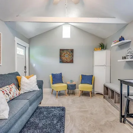 Cozy Comfy Studio With Full Sofa Bed And Kitchenette